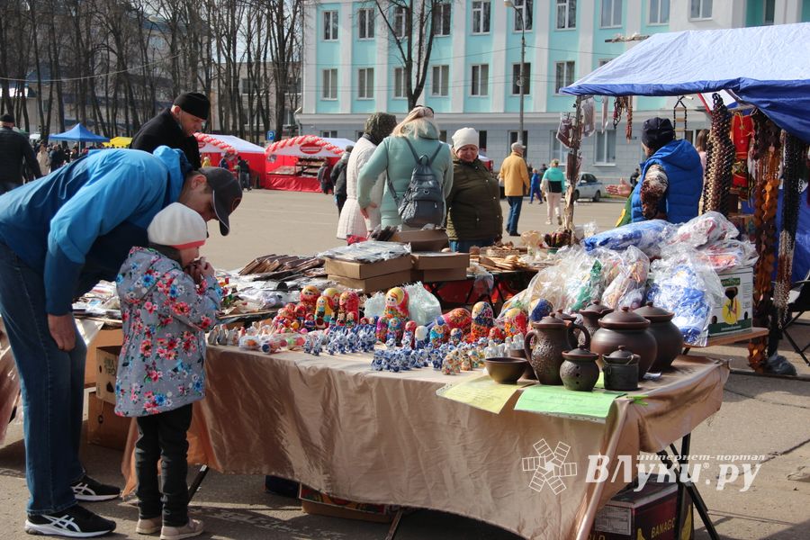 В Великих Луках прошла ярмарка «Весна - 2022» (ФОТО)