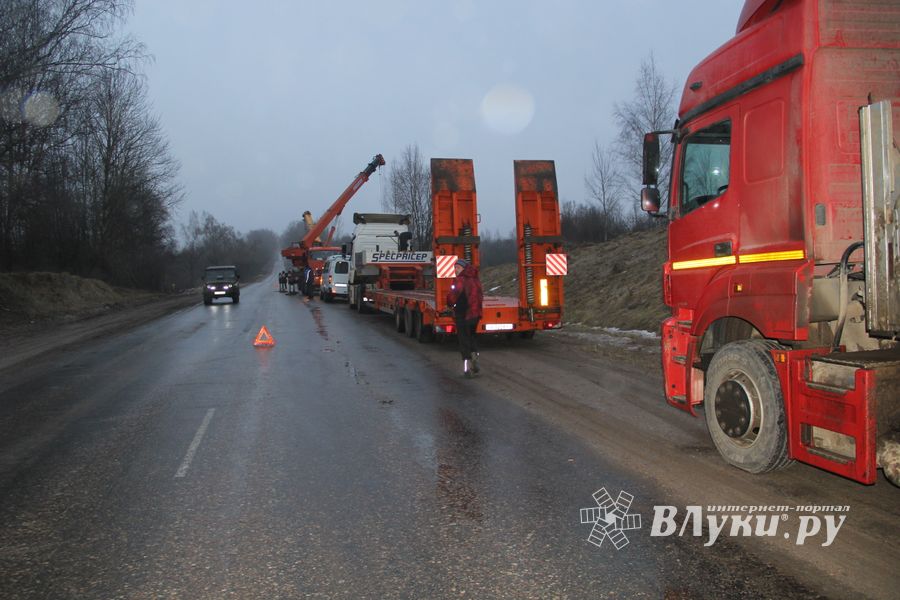 В районе деревни Булынино перевернулась бетономешалка (ФОТО)