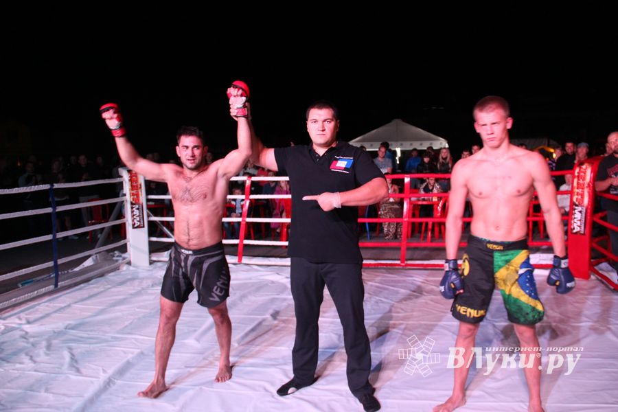 В Великих Луках прошли бои по смешанным боевым единоборствам ММА (фото)
