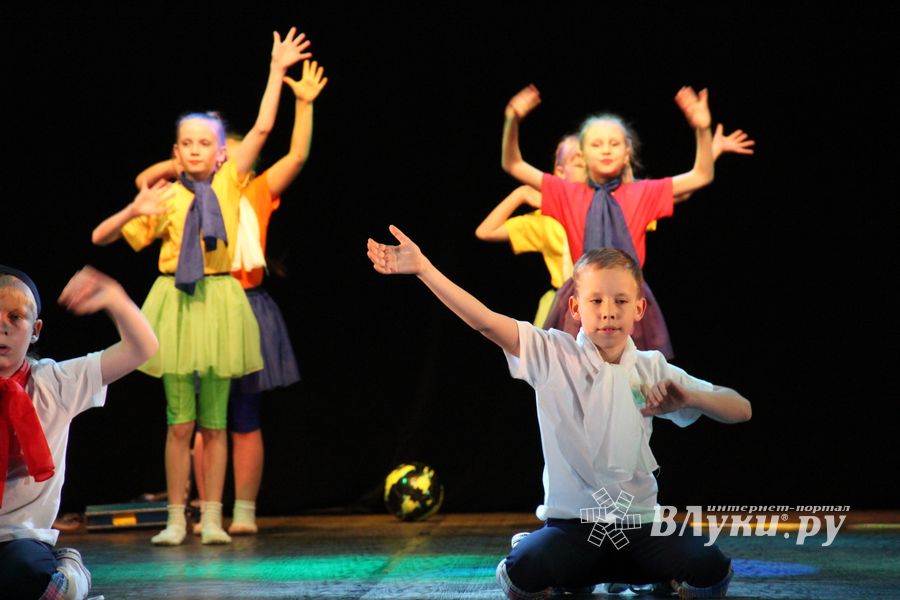 «Великолукская Веснянка» на сцене ДК ЛК