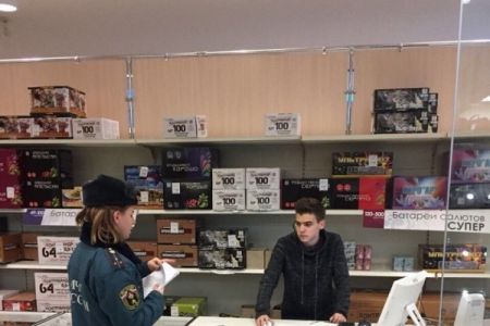 Великолучанам рассказали о «новогодних» мерах пожарной безопасности (ФОТО)