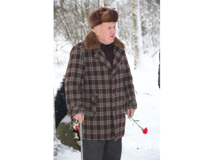 Никто не забыт: в Великих Луках благоустроили могилу неизвестного солдата (ФОТО)