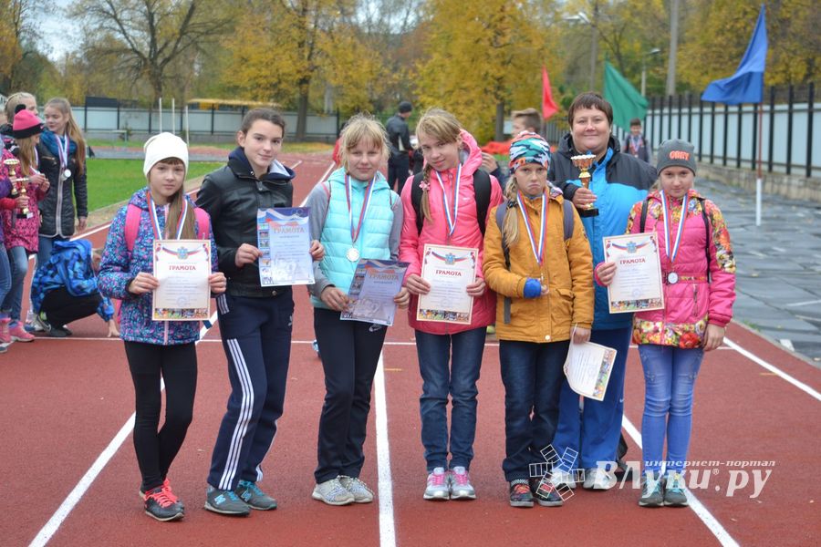 В Великих Луках прошли областные соревнования по легкой атлетике «Шиповка юных» (ФОТО)