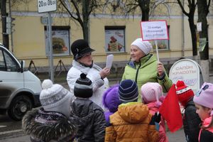 Акция малышей на перекрёстке.