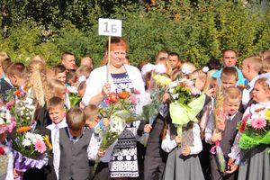 Самую многочисленную школу Великих Лук пополнили 116 первоклассников (ФОТО)