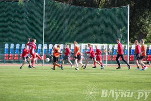 В Великих Луках стартовал открытый турнир по футболу