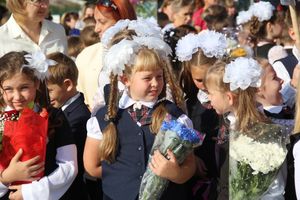 В Великих Луках торжественно встретили День знаний (ФОТО)