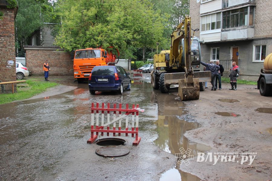 Авария в сетях водопровода на проспекте Гагарина (ФОТО)