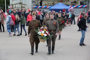В Великих Луках прогремел праздничный салют в честь Дня Победы (ФОТО)