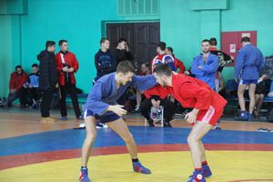 В Великих Луках - время жарких схваток