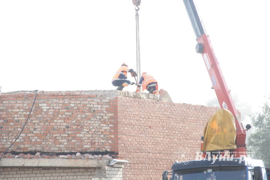 Расчистка местности для строительства путепровода в Великих Луках продолжается (ФОТО)