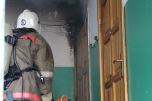 В Великих Луках на проспекте Гагарина загорелась квартира (фото)