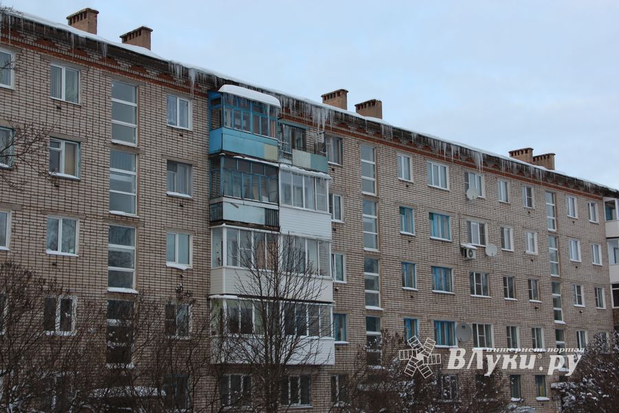 Сосульки в Великих Луках продолжают расти