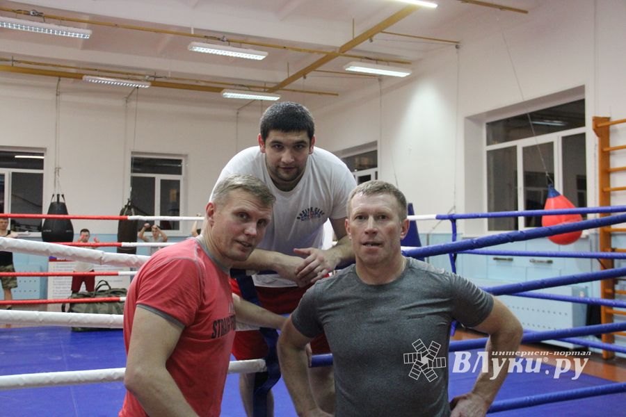 Боксёр Сергей Егоров стал временно баскетболистом (ФОТО)