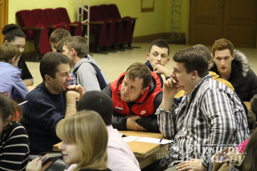 Четвертый тур игр «Что? Где? Когда?» состоялся вчера в ДК ЛК (фото)