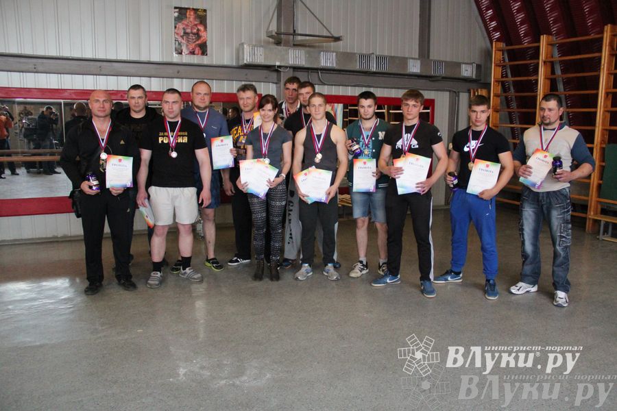 Первенство по русскому жиму штанги и силе хвата прошло в Великих Луках