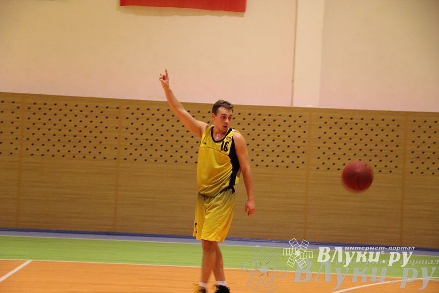 В Великих Луках проходят игры Чемпионата АСБ (фото)