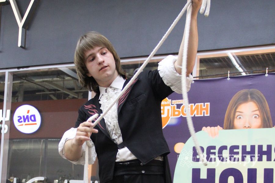 В ТЦ «Апельсин» прошла весенняя ночь распродаж