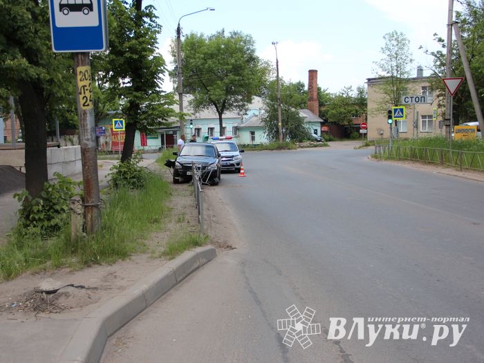 ДТП возле бани «Каменка» в Великих Луках (ФОТО)
