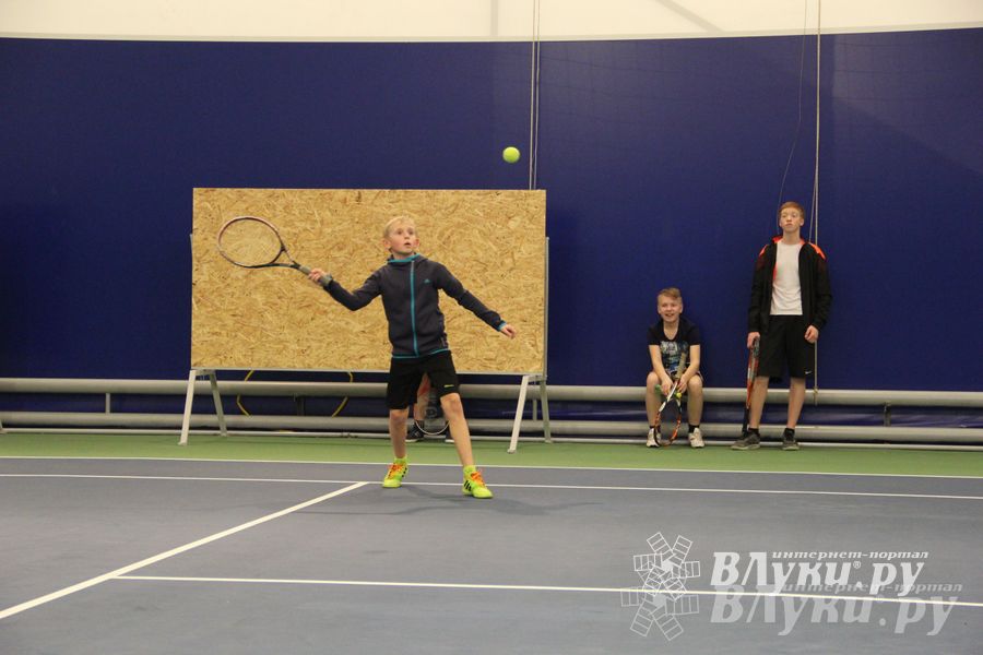В Великих Луках прошло Первенство по большому теннису (фото)