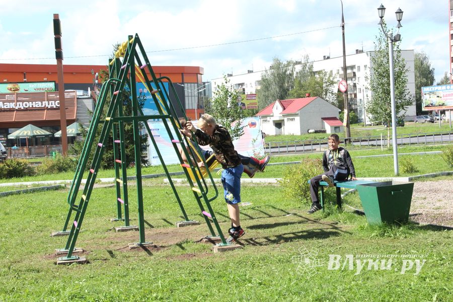 В сквере на Вокзальной обновилась детская площадка (ФОТО)