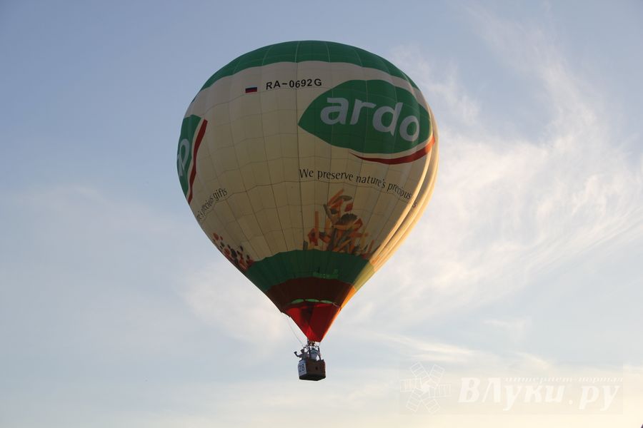 В Великих Луках открылась Международная юбилейная встреча воздухоплавателей (фото)