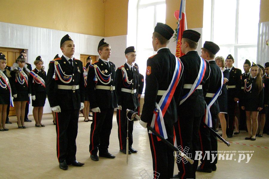 «Последний звонок» в школах Великих Лук