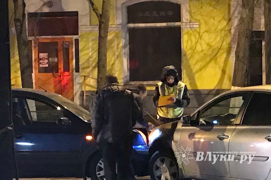 В Великих Луких произошло ДТП (ФОТО)