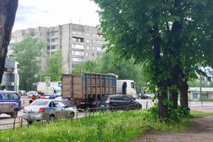 ДТП в Великих Луках: ломовоз «подрезал» легковушку (ФОТО)