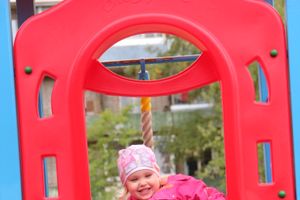 Благоустроенный сквер по улице Жукова начал радовать детей (фото)