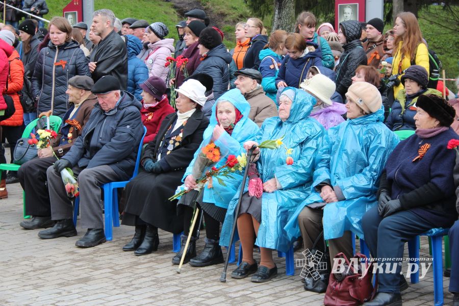 В Великих Луках День Победы празднуют все поколения (ФОТО)