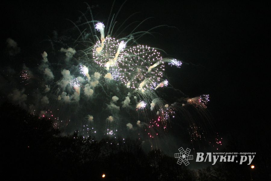 Салют в Великих Луках (ФОТО)