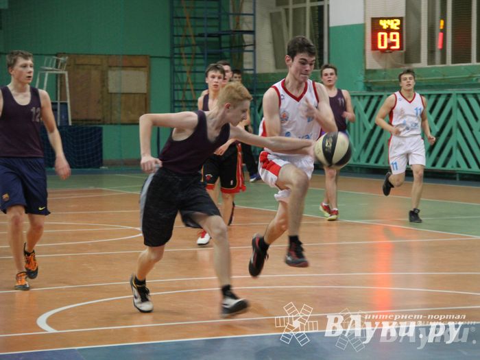 В Великих Луках прошли финальные игры муниципального этапа «КЭС-Баскет» (фото)