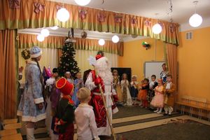 В Великие Луки пришла пора новогодних утренников (ФОТО)