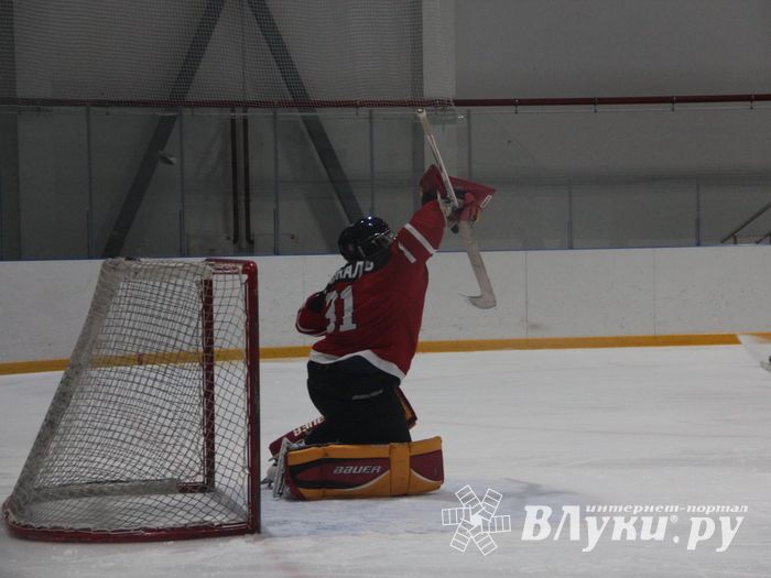 Хоккейные матчи чемпионатов города Великие Луки и Псковской области по хоккею прошли в СОК «Айсберг» (ФОТО)