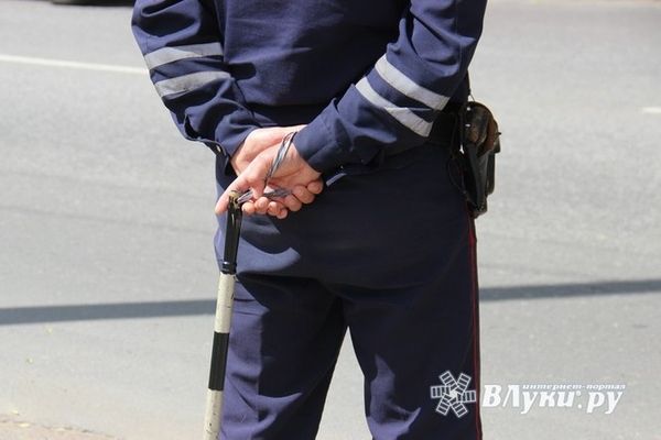 В Псковской области мужчина угнал иномарку и попал в ДТП