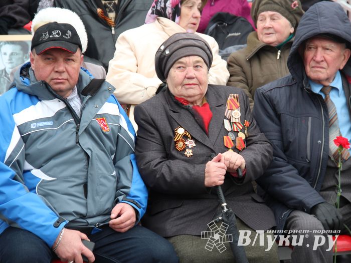 В Великих Луках прошел Парад Победы (ФОТО)