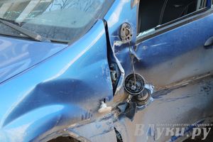 В Великих Луках столкнулись три автомобиля (ФОТО)