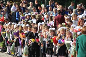 В Великих Луках торжественно встретили День знаний (ФОТО)