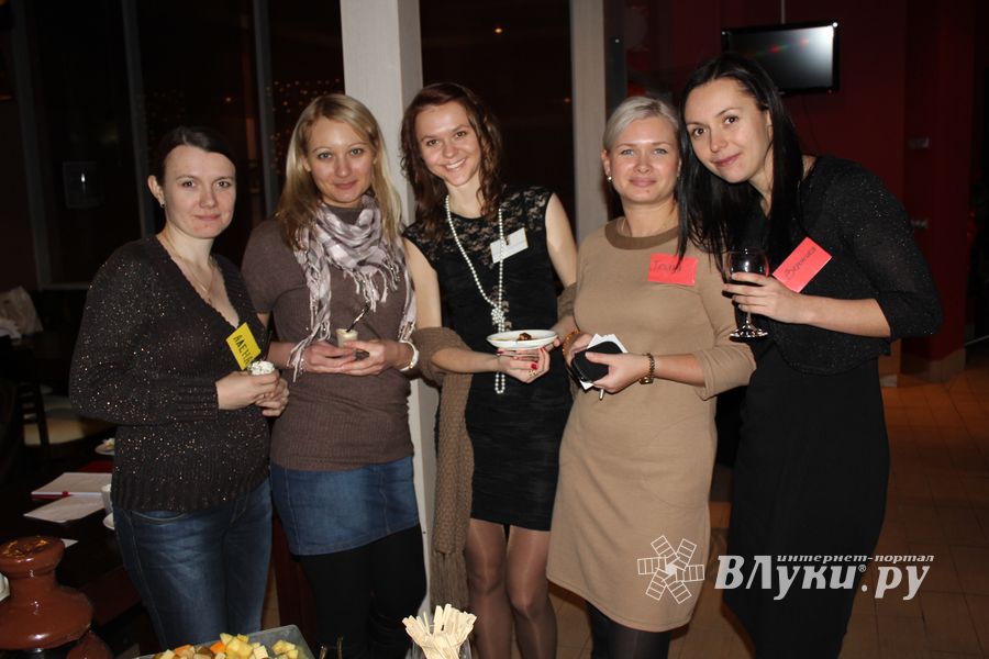 Компания "МТС" поздравляет всех своих клиентов и информационных партнеров с наступающим Новым Годом и Рождеством!