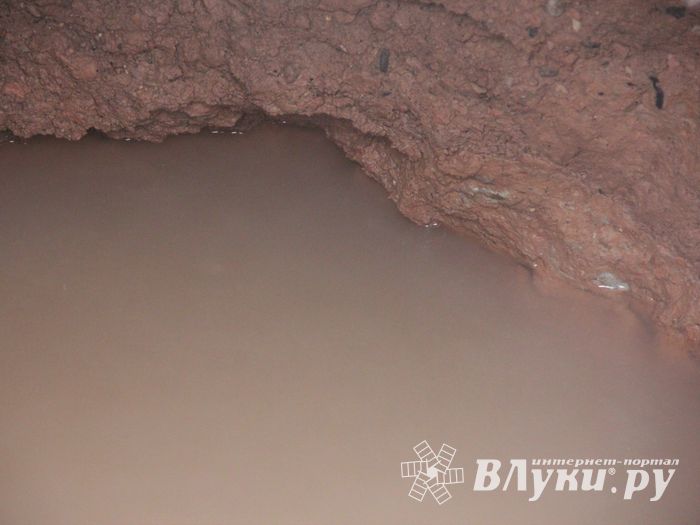 Фотофакт: провал асфальта на Гоголя в Великих Луках