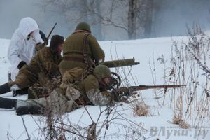 Реконструкция битвы за освобождение Великих Лук