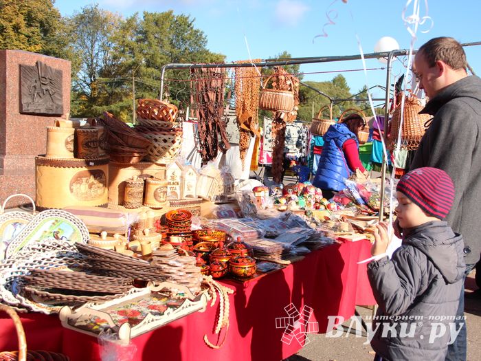 Торговая ярмарка «Осень-2016» прошла в Великих Луках (ФОТО)