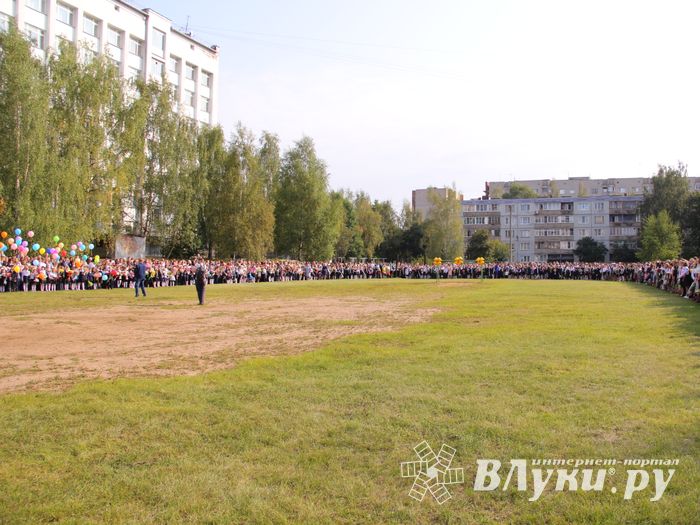 1 сентября в школах Великих Лук прошли Торжественные линейки (ФОТО)