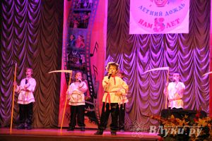 Великолукский коллектив детской песни «Летний дождь» отметил юбилей (фото)