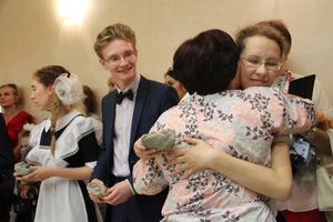 В Великих Луках прошли «Последние звонки» (ФОТО)