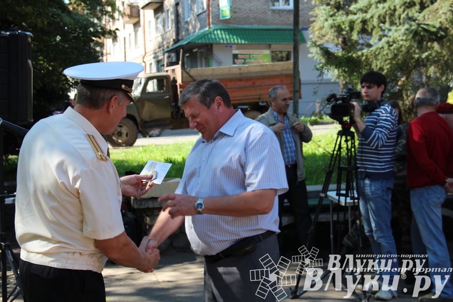 В Великих Луках воинов-интернационалистов наградили медалями