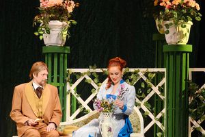 С большим успехом прошла премьера спектакля Великолукского драматического театра «Волки и овцы» (ФОТО)