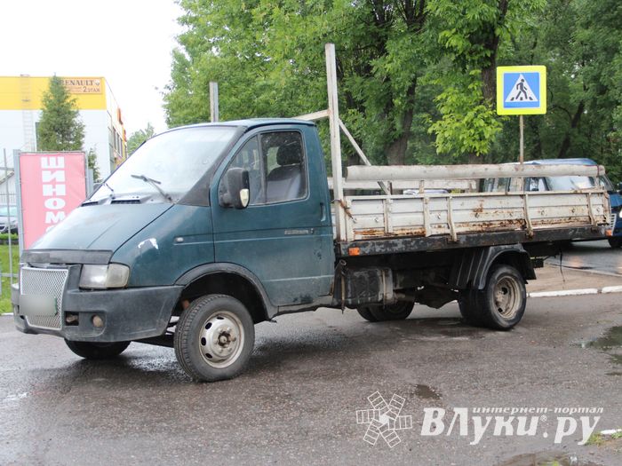 В Великих Луках столкнулись ВАЗ и Газель, есть пострадавшие (ФОТО)