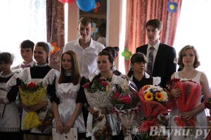 В Великих Луках прозвенели «Последние звонки»